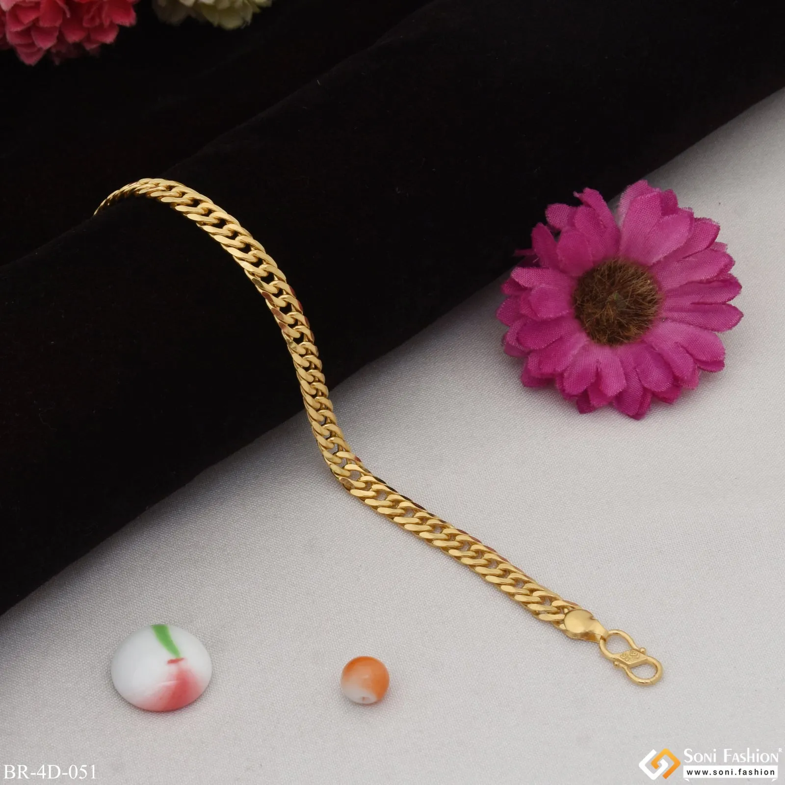 Link Designer Design Best Quality Gold Plated Bracelet for Men - Style D051