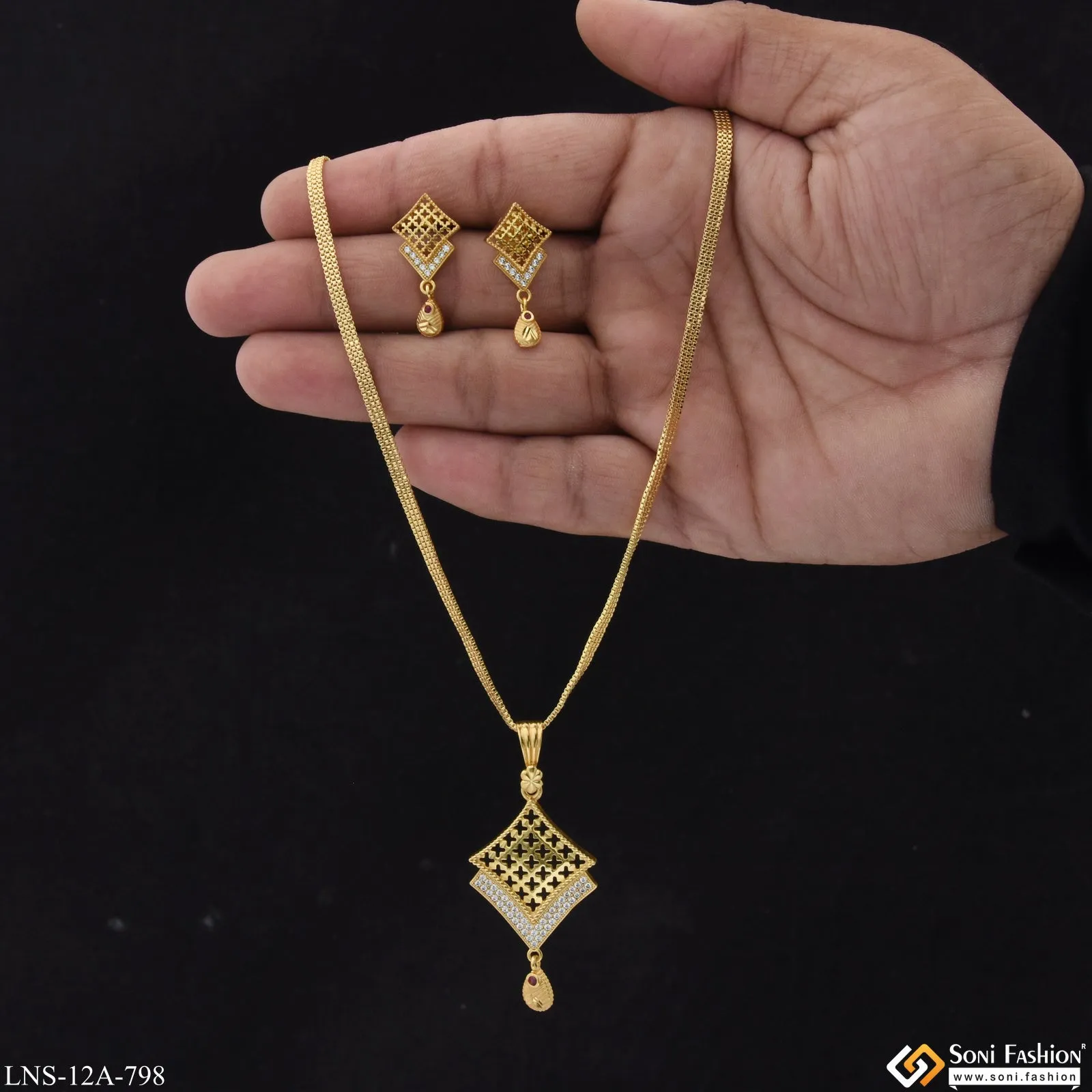 Magnificent Design Gold Plated Chain Pendant for Ladies - Style A798