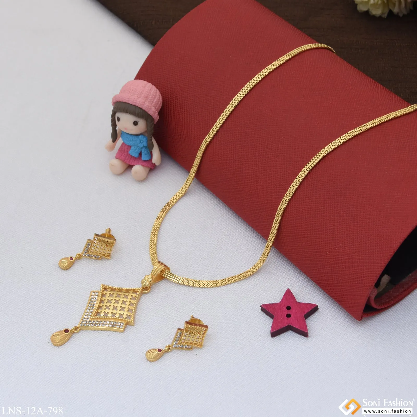 Magnificent Design Gold Plated Chain Pendant for Ladies - Style A798